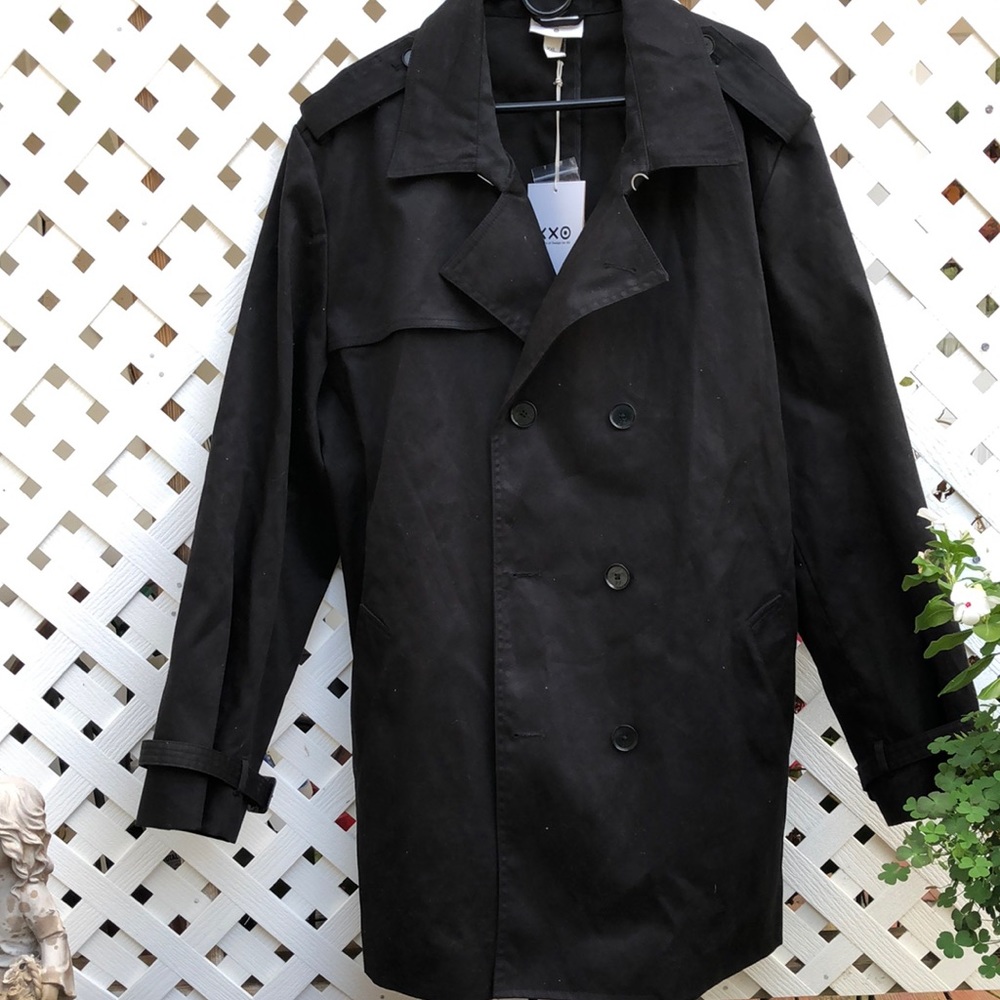 NEW w/TAG! Just in time for those chilly days!  Men’s Mid-length XXL Black Coat